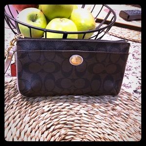 Coach Signature CC leather multi pocket Wristet